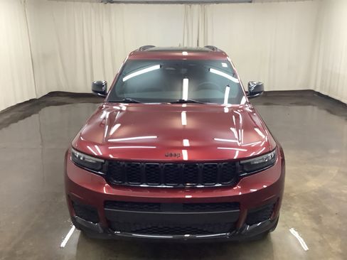 Used 2023 Jeep Grand Cherokee L Laredo AWD/4WD image 3