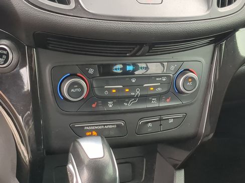 Used 2019 Ford Escape SE FWD image 17