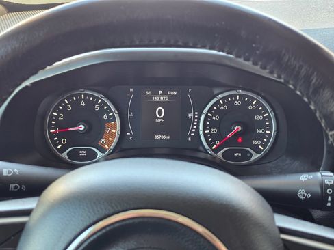 Used 2020 Jeep Renegade Latitude w/ Cold Weather Group AWD/4WD image 36