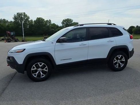 Used 2016 Jeep Cherokee Trailhawk w/ Comfort/Convenience Group AWD/4WD image 4
