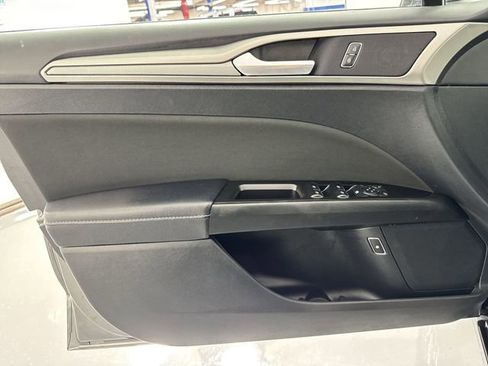Used 2017 Ford Fusion SE image 18