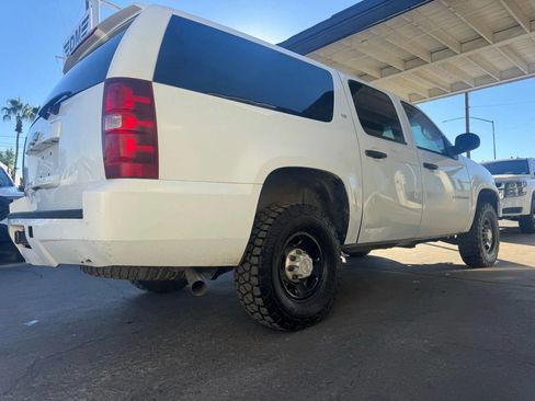 Used 2008 Chevrolet Suburban 2500 w/ Skid Plate Package image 4