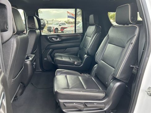 Used 2023 Chevrolet Suburban Premier AWD/4WD image 10