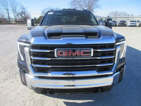 New 2026 GMC Sierra 2500 SLE w/ SLE Value Package; image 12