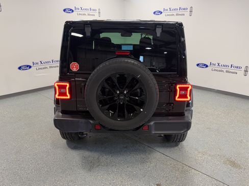 Used 2025 Jeep Wrangler Unlimited Sahara w/ Safety Group AWD/4WD image 33