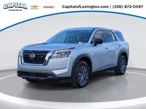 Used 2025 Nissan Pathfinder S FWD image 1