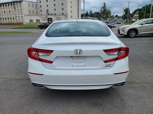 Used 2022 Honda Accord Touring image 9