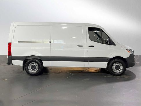 Used 2025 Mercedes-Benz Sprinter 2500 image 2