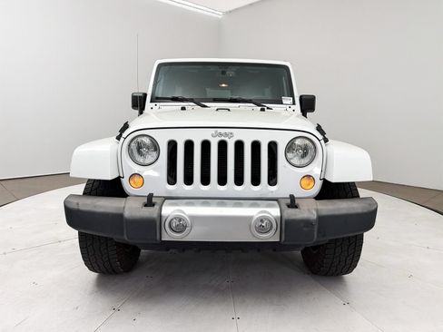 Used 2015 Jeep Wrangler Unlimited Sahara w/ Connectivity Group AWD/4WD image 2