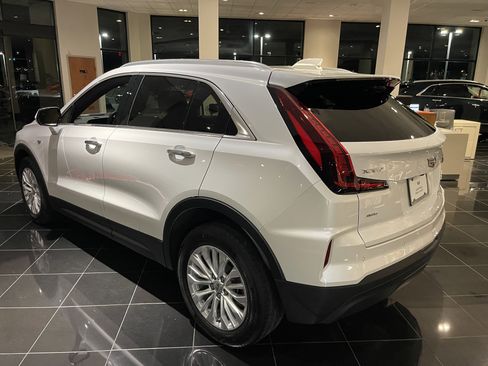 Certified 2024 Cadillac XT4 Luxury w/ Cold Weather Package image 4