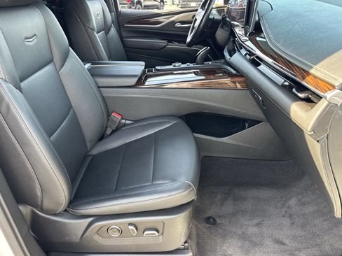 Used 2022 Cadillac Escalade Luxury AWD/4WD image 29
