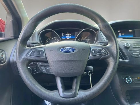 Used 2017 Ford Focus SE FWD image 12