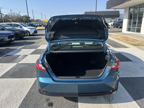 Used 2025 Toyota Camry XLE image 5