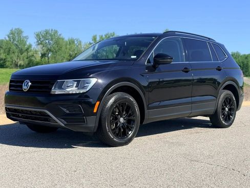Used 2018 Volkswagen Tiguan SE image 1