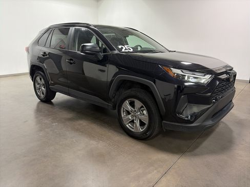Used 2025 Toyota RAV4 LE AWD/4WD image 2