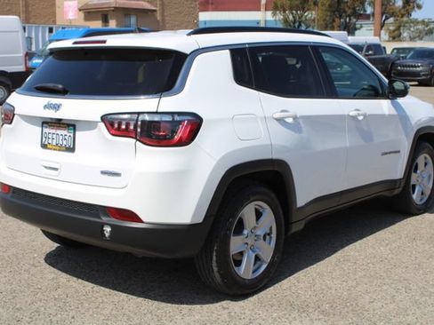 Used 2022 Jeep Compass Latitude FWD image 4