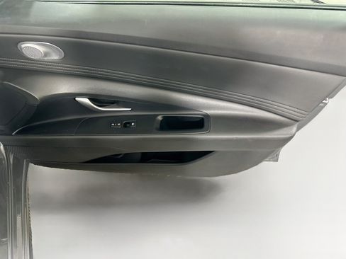 Used 2025 Hyundai Elantra SEL FWD image 31