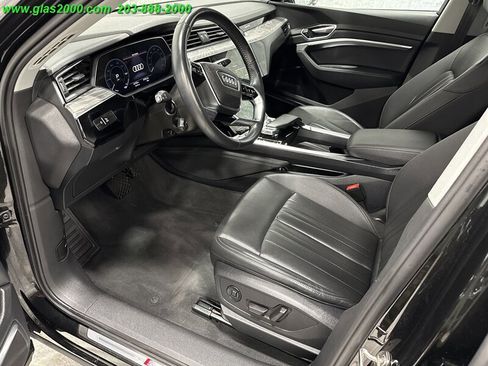Used 2021 Audi e-tron Premium Plus image 3