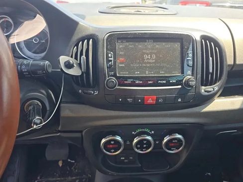 Used 2014 FIAT 500L Trekking w/ Popular Equipment Group FWD image 9