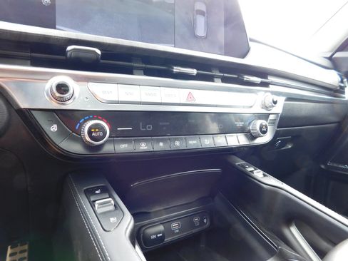Used 2024 Kia Telluride AWD image 23