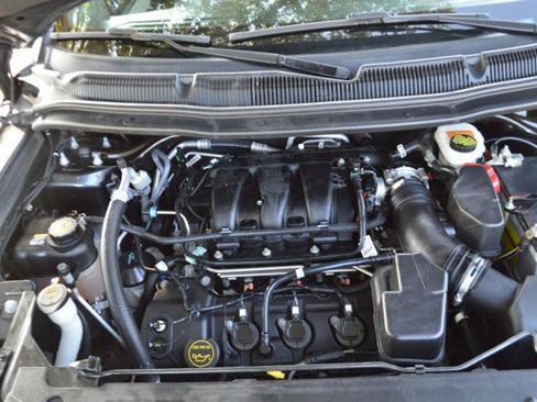 Used 2018 Ford Explorer XLT w/ Equipment Group 202A FWD image 26