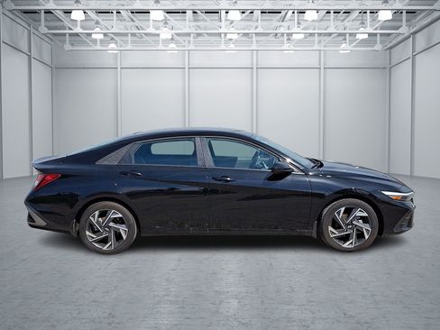 Certified 2025 Hyundai Elantra Sport FWD image 7
