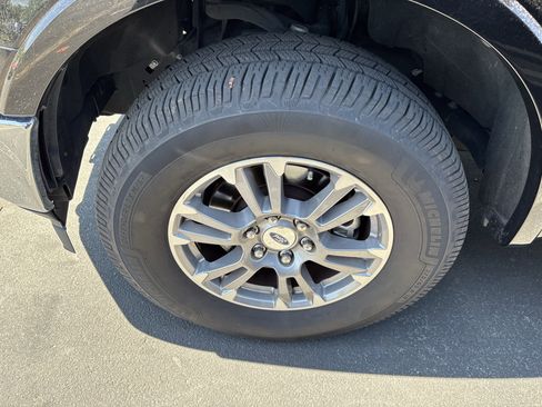 Used 2020 Ford F150 Lariat w/ Max Trailer Tow Package image 36