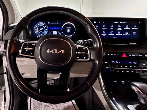 Used 2023 Kia Carnival SX image 15