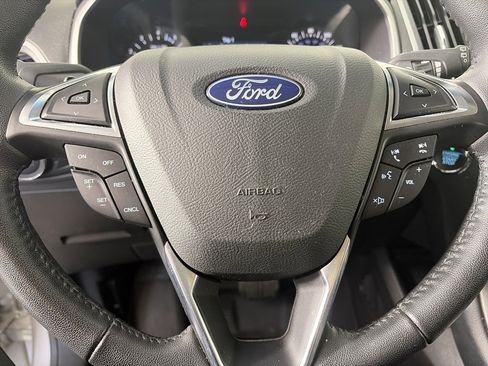 Used 2018 Ford Edge SEL image 16