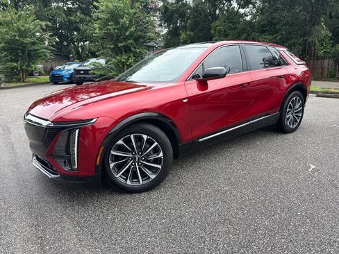 Used 2024 Cadillac Lyriq Sport RWD image 3