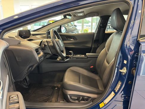 Used 2025 Toyota Prius XLE FWD image 13