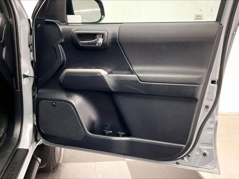 Used 2019 Toyota Tacoma TRD Sport image 27