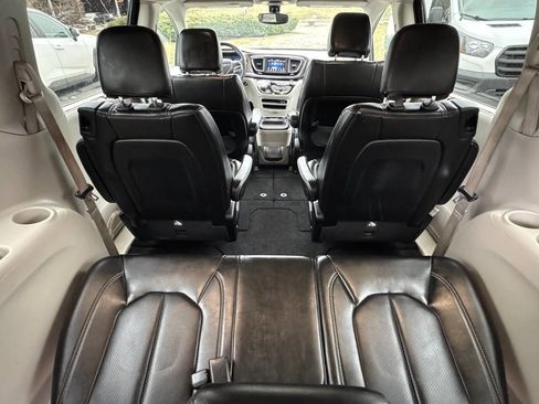 Used 2020 Chrysler Voyager Lxi image 22