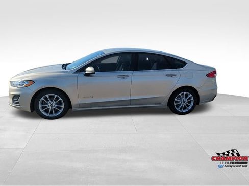 Used 2019 Ford Fusion SE FWD image 2