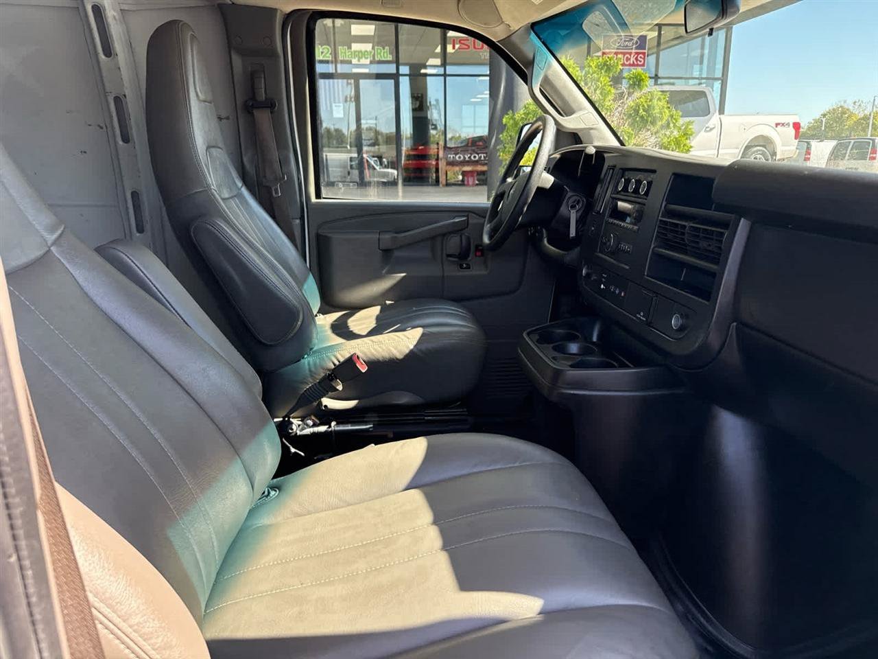Used 2020 GMC Savana 2500 RWD image 18
