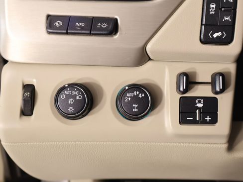 Used 2020 GMC Yukon XL Denali AWD/4WD image 9