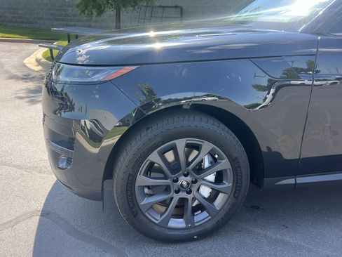 Used 2024 Land Rover Range Rover Sport SE AWD/4WD image 13