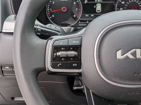 Used 2023 Kia Sorento LX FWD image 18