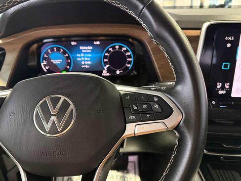 Used 2025 Volkswagen Atlas SE image 18