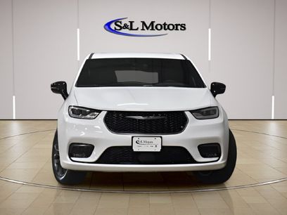 New 2026 Chrysler Pacifica Select