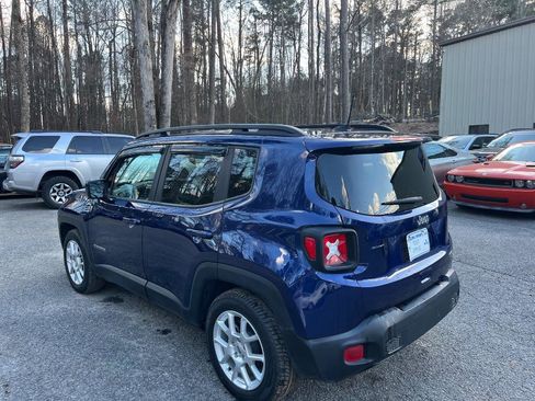 Used 2019 Jeep Renegade Latitude w/ Popular Equipment Group image 8