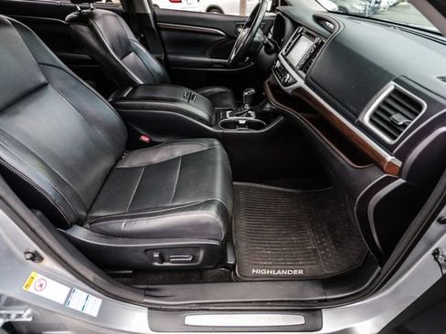 Used 2015 Toyota Highlander Limited Platinum AWD/4WD image 32
