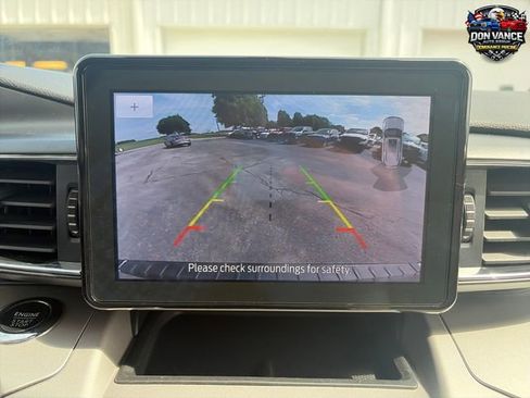 Used 2023 Ford Explorer XLT w/ Equipment Group 202A AWD/4WD image 19