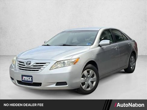 Used 2009 Toyota Camry LE FWD image 1