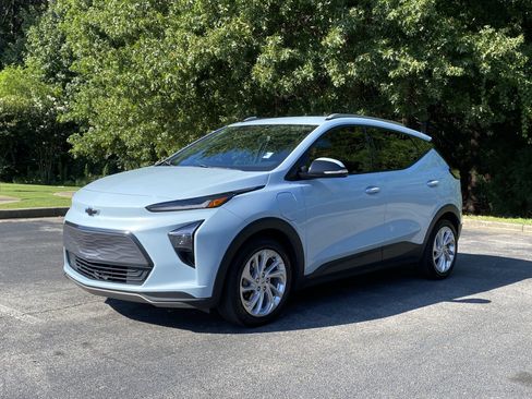 Used 2023 Chevrolet Bolt EUV LT w/ Comfort Package FWD image 5