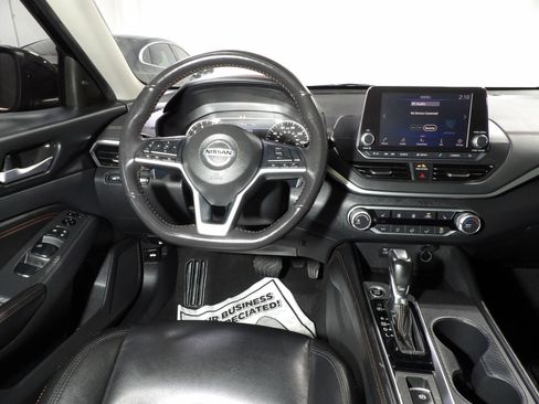 Used 2022 Nissan Altima 2.5 SR w/ Midnight Edition Package AWD/4WD image 11