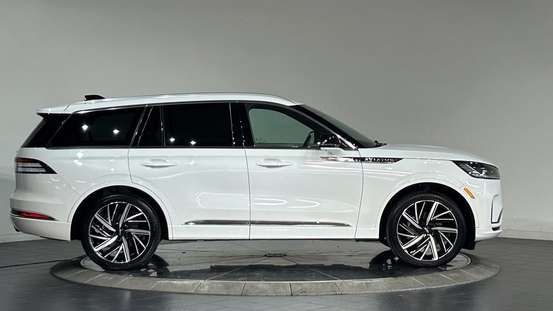 Used 2026 Lincoln Aviator Black Label AWD/4WD image 9