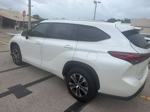 Used 2020 Toyota Highlander XLE image 6