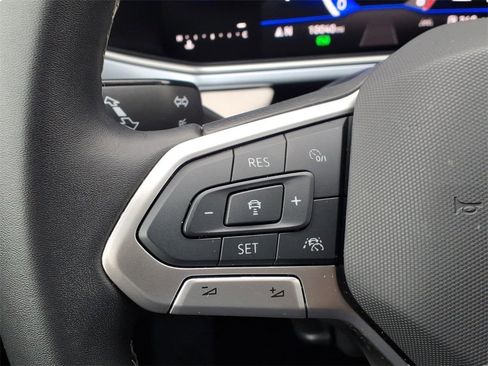 Certified 2025 Volkswagen Taos SE w/ Panoramic Sunroof Package image 24