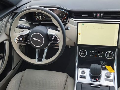 Used 2024 Jaguar XF R-Dynamic SE image 5